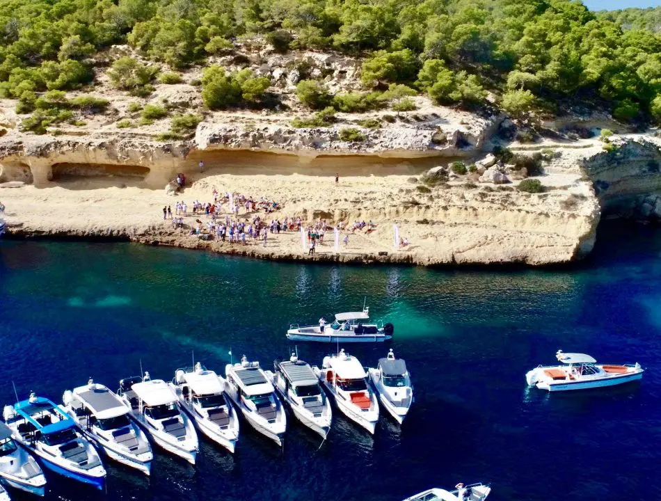 45282901_1888853431212766_4038145551827468288_o-950x720