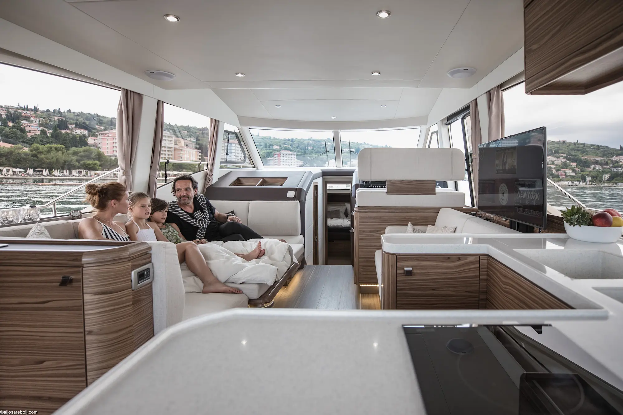 Greenline 48, Eyachts Australia and New Zealand