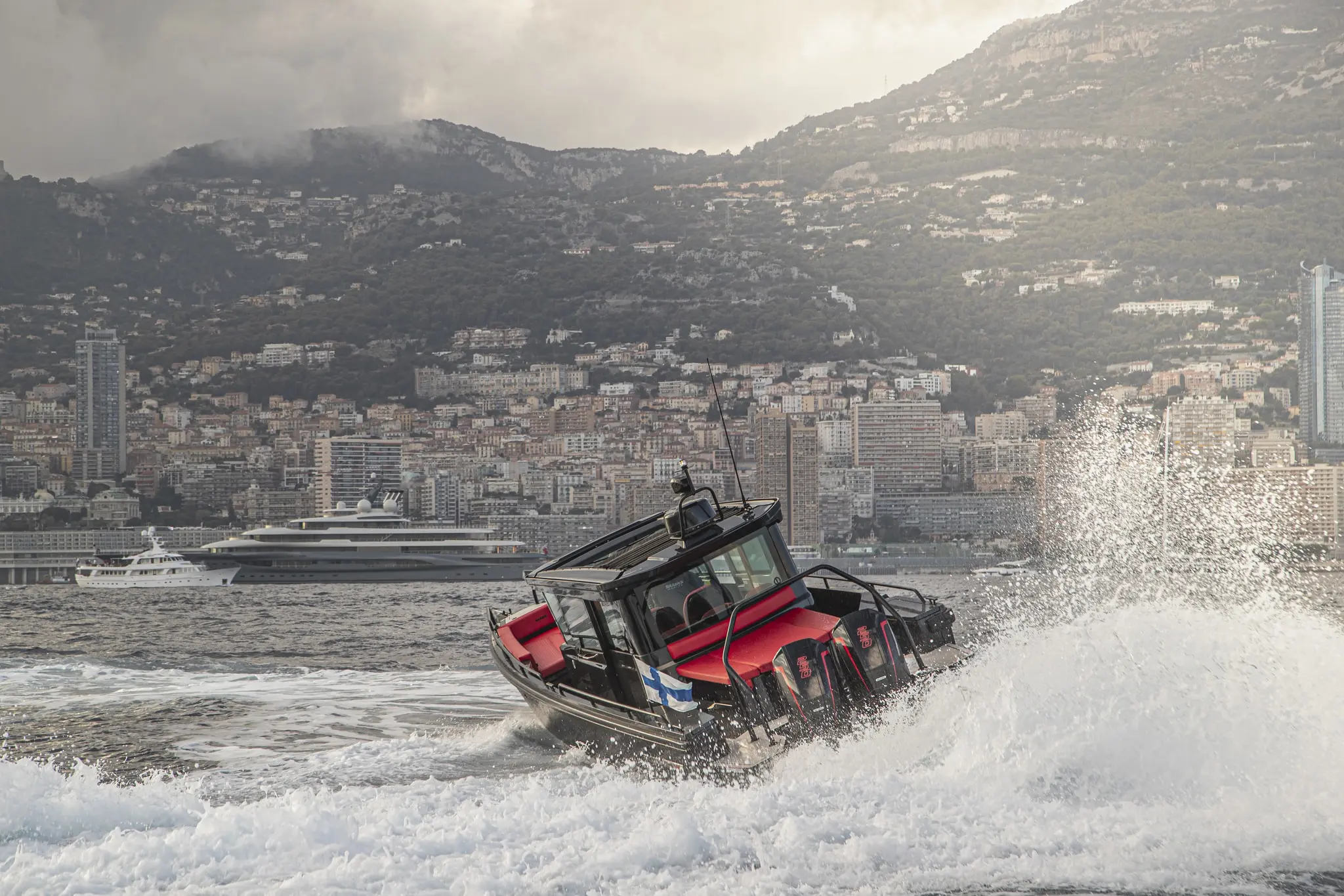 brabus_shadow_500_ca_CZxZZ Sports boat versatile luxury