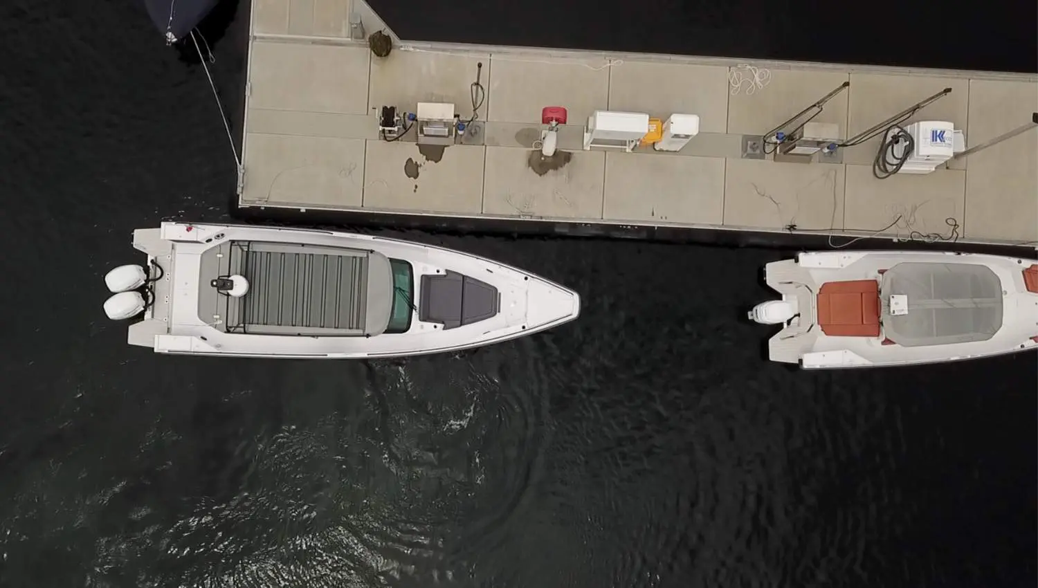 How to leave a parallel park on an Axopar 37