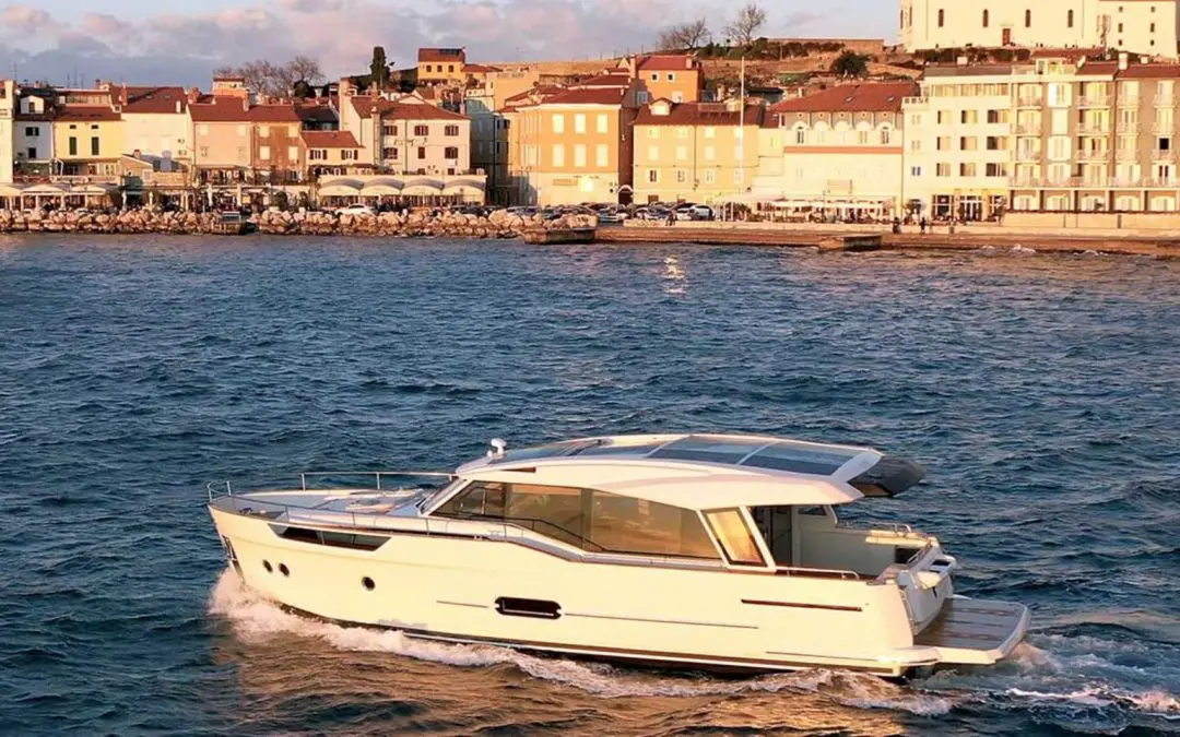 Greenline 48 Coupe Hybrid