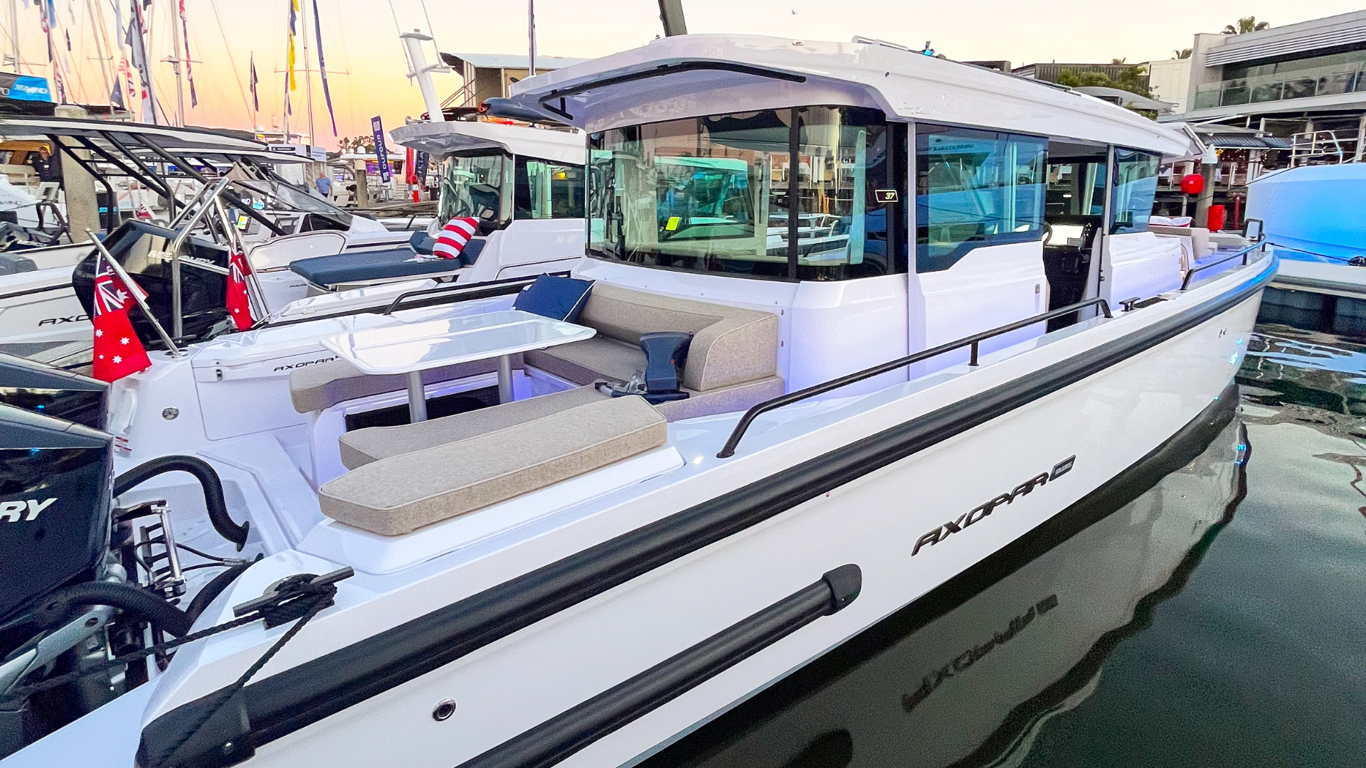 Axopar 37 Cross Cabin