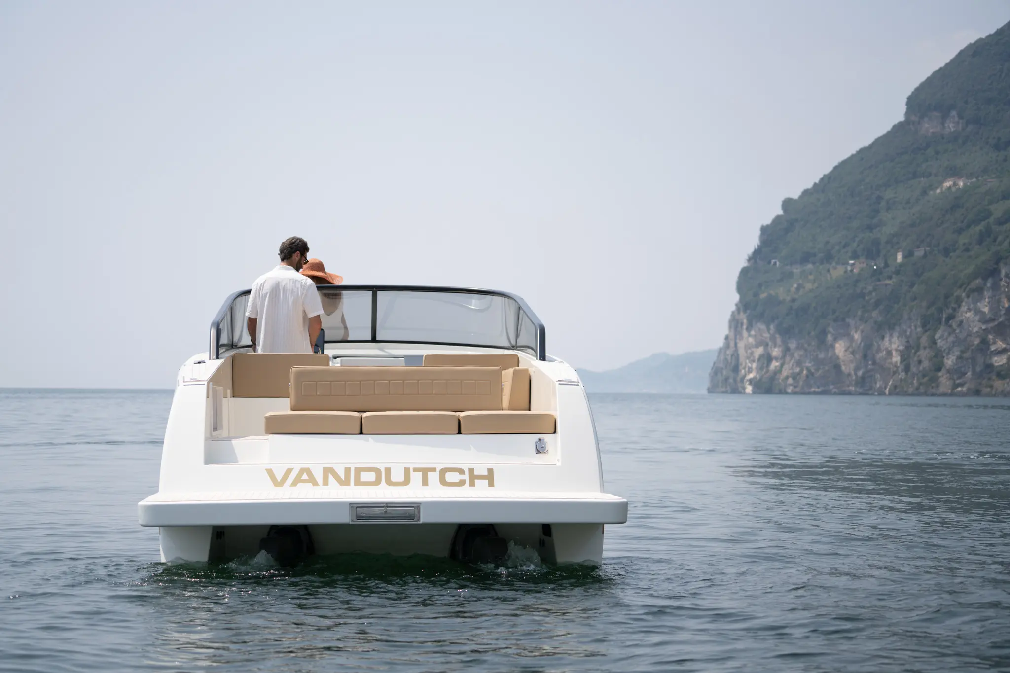 2-Stern Axopar 28 Review: Axopar offshore rough condition