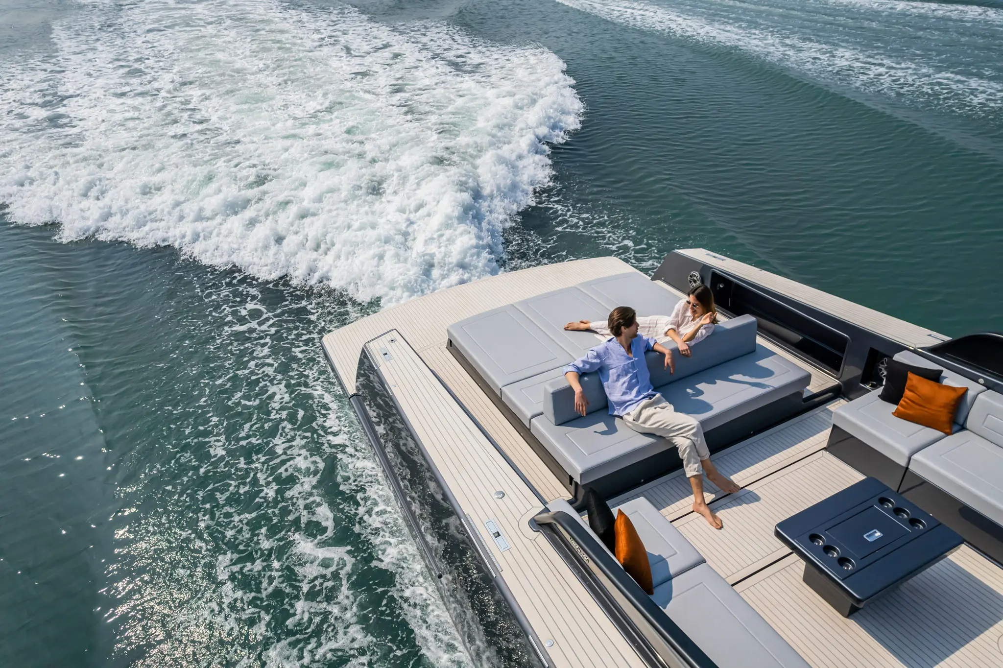 4-Navigation Axopar 37 Cross Cabin
