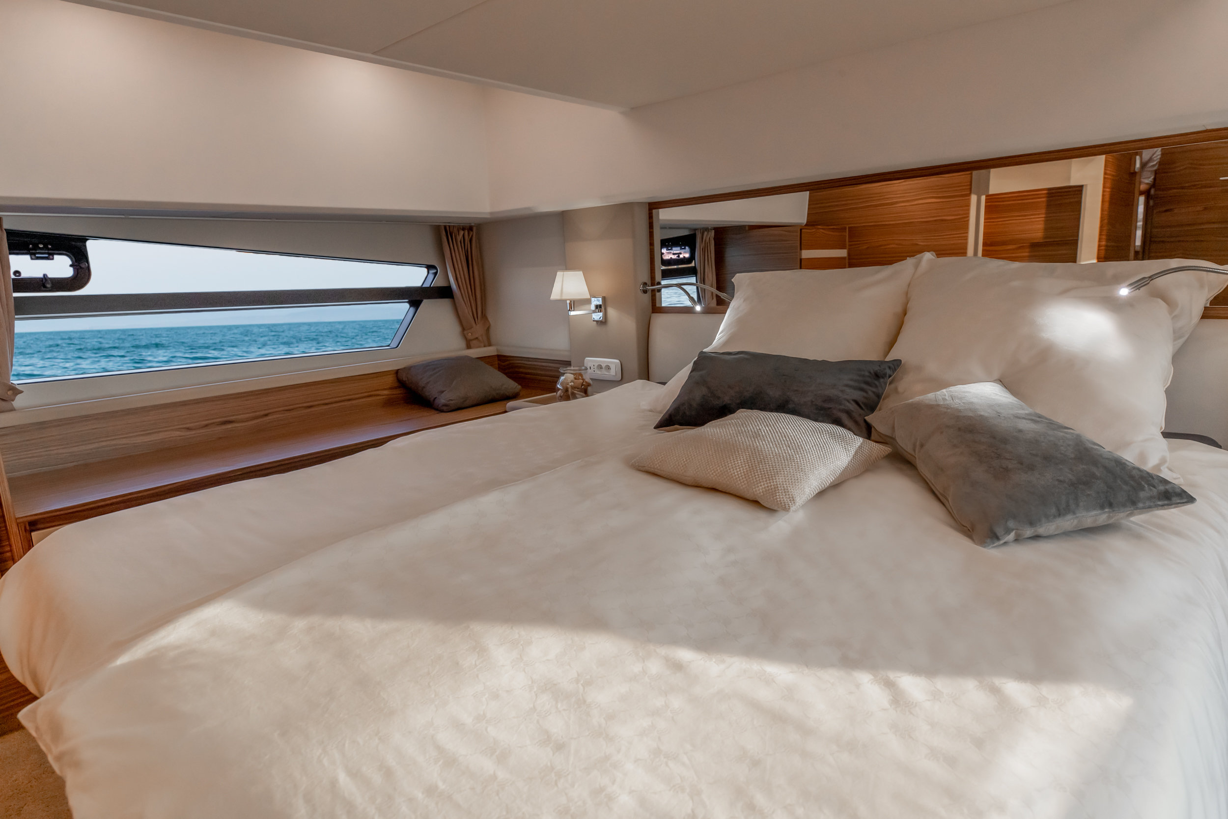 Copy of Greenline_45_Fly_MaasterCabin_2 Greenline, Eyachts Australia and New Zealand