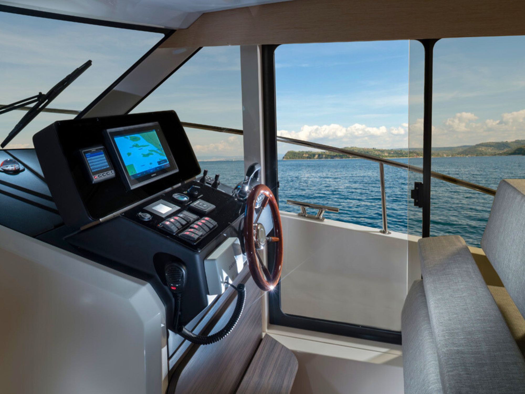 13 Greenline 48, Eyachts Australia and New Zealand