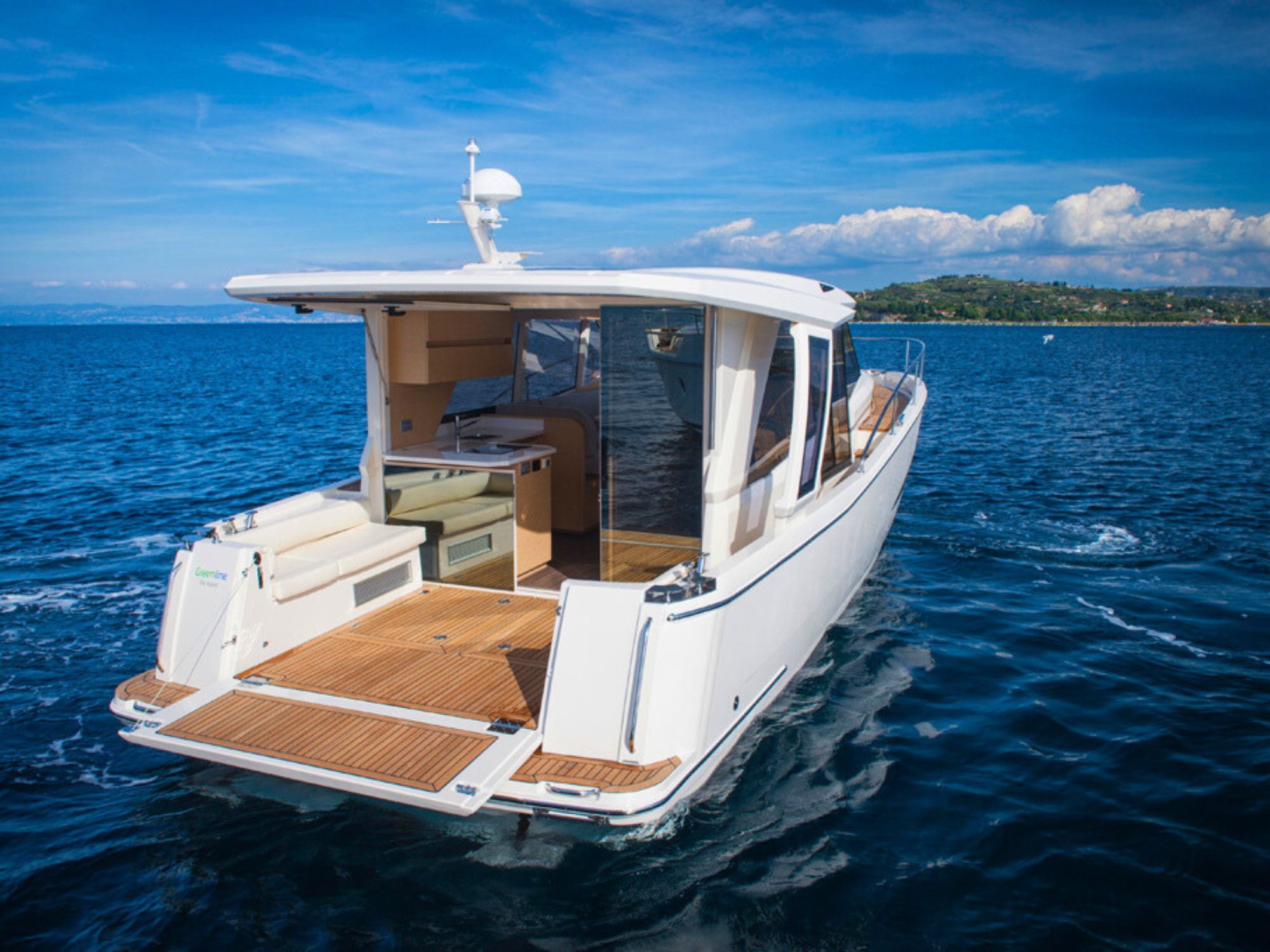 14 Greenline 48, Eyachts Australia and New Zealand