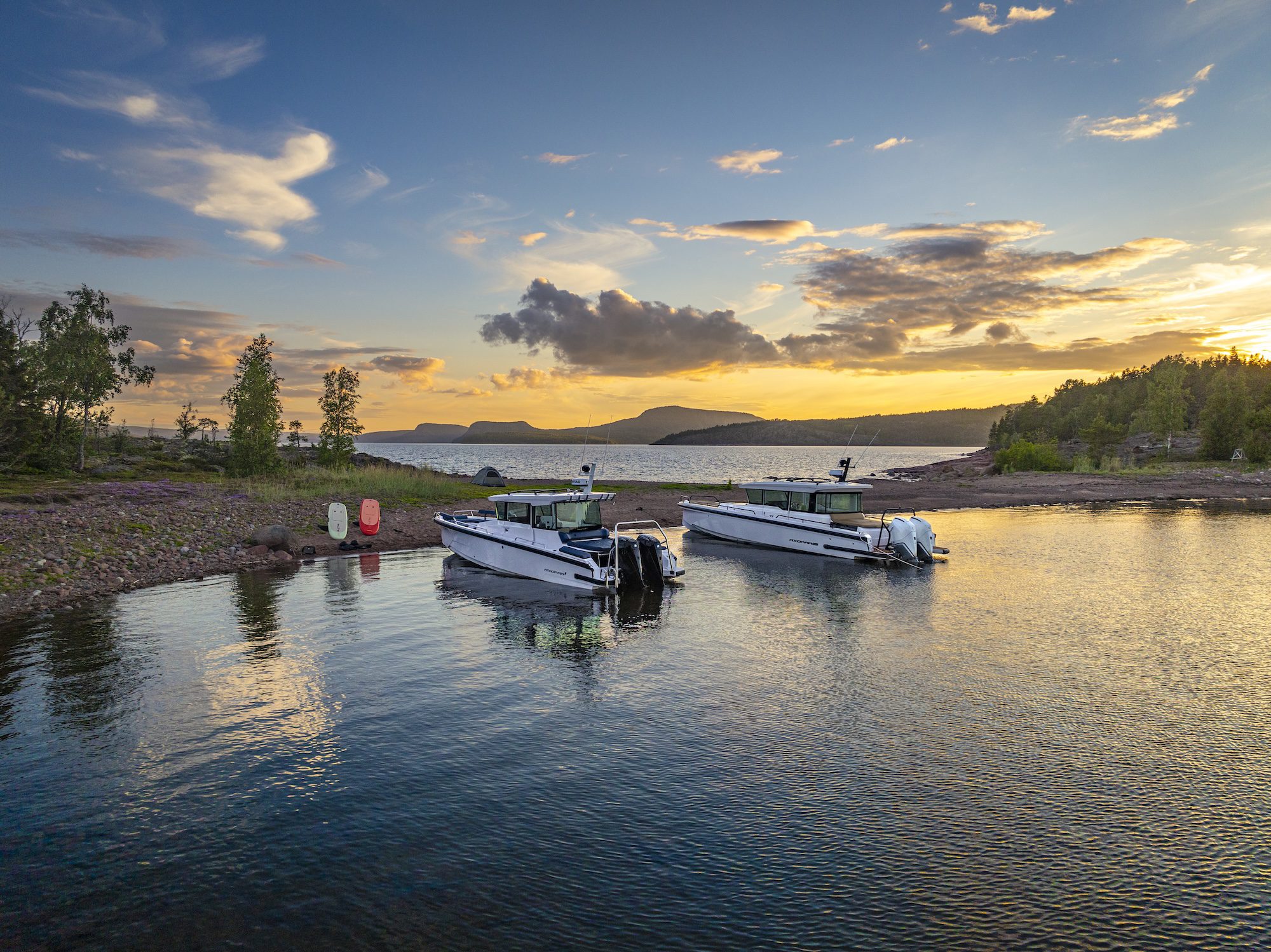 Axopar 29 XC Cross Cabin and 37 XC Cross Cabin Axopar 28 Review: Axopar offshore rough condition