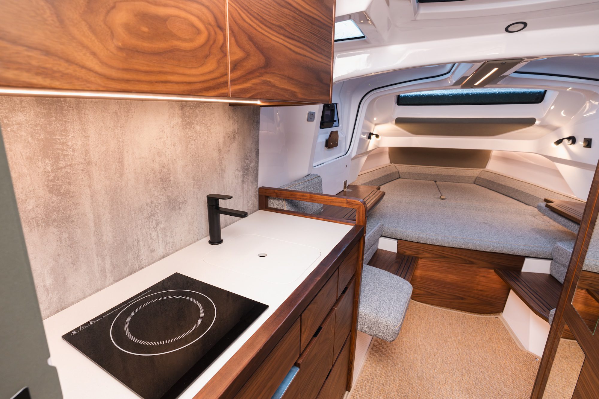 Axopar 38 XC Cross Cabin Greenline, Eyachts Australia and New Zealand