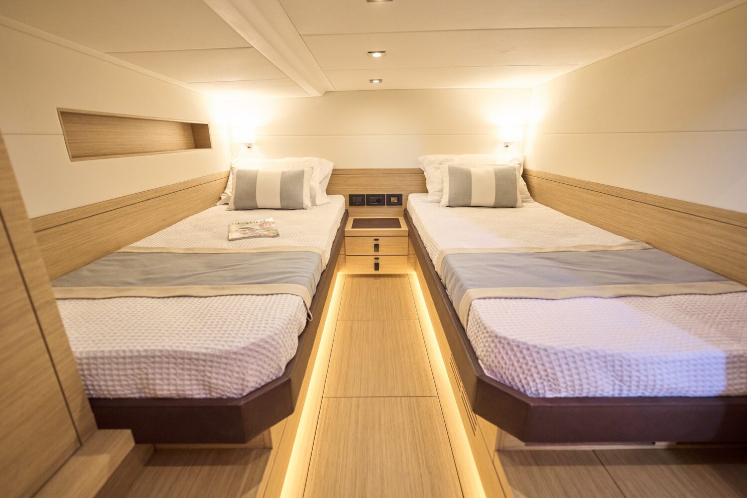 Pardo 50 yacht twin bedroom