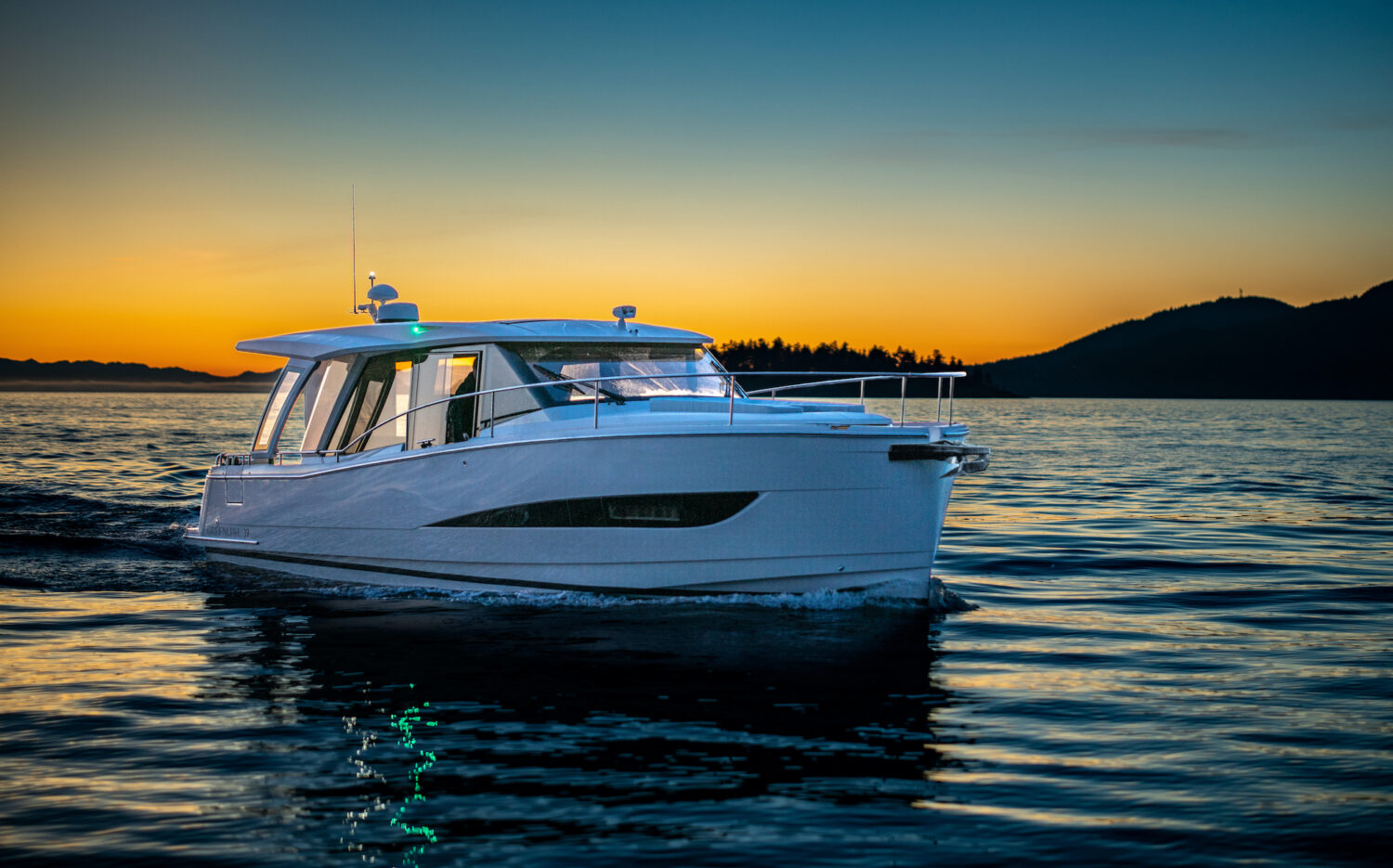 Greenline 39 evening sun side view