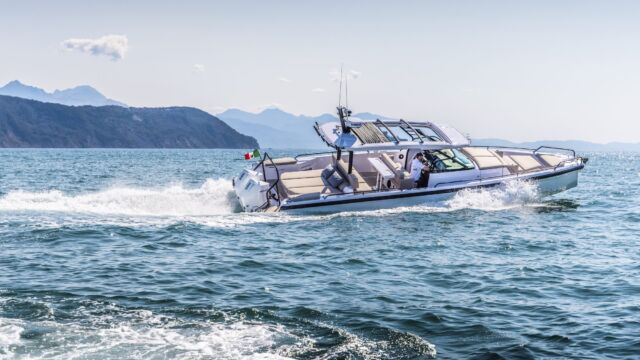 Axopar 37 Sun-Top Mediterrana Edition Eyachts Axopar 37 Mediterrana