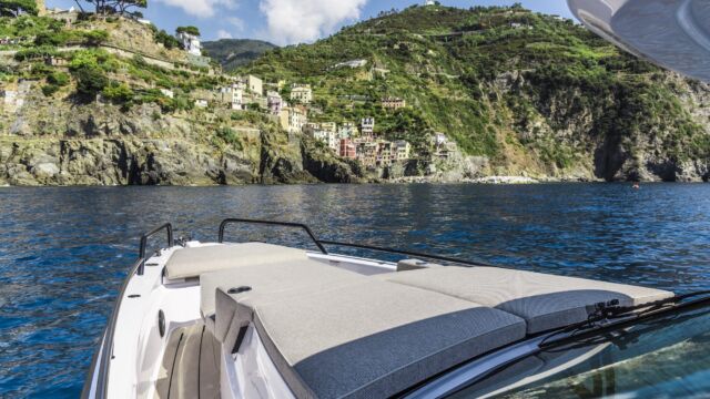 Axopar 37 Sun-Top Mediterrana Edition Axopar 37 Mediterrana Eyachts