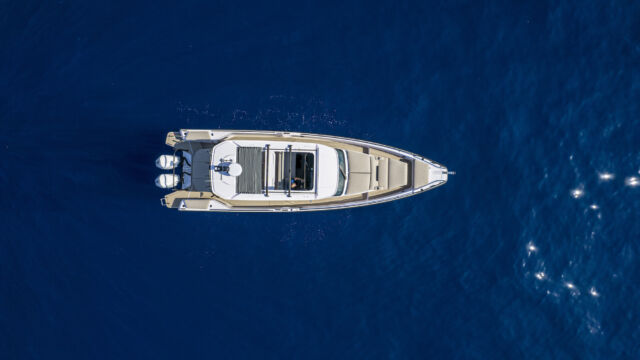 Axopar 37 Sun-Top Mediterrana Edition Eyachts Axopar 37 Mediterrana