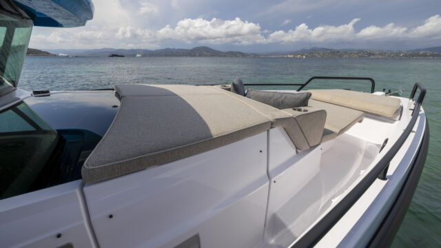 Axopar 37 XC Cross Cabin Mediterrana Edition Eyachts Axopar 37 Mediterrana