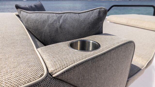 Axopar 37 XC Cross Cabin Mediterrana Edition Eyachts Axopar 37 Mediterrana