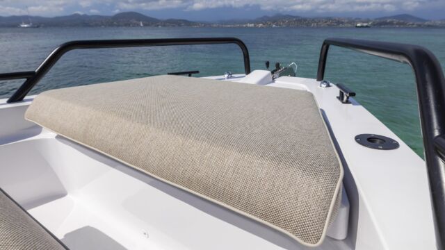 Axopar 37 XC Cross Cabin Mediterrana Edition Eyachts Axopar 37 Mediterrana