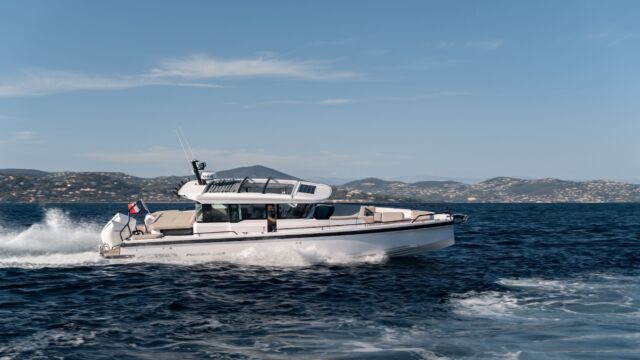 Axopar 37 XC Cross Cabin Mediterrana Edition Axopar 37 Eyachts Mediterrana