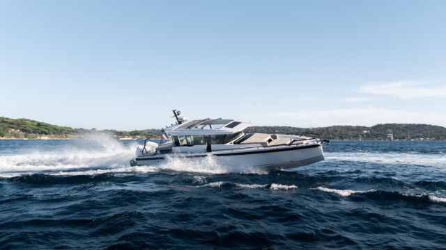 Axopar 37 XC Cross Cabin Mediterrana Edition Axopar 37 Eyachts Mediterrana