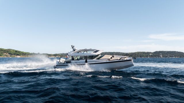 Axopar 37 XC Cross Cabin Mediterrana Edition Axopar 37 Eyachts Mediterrana