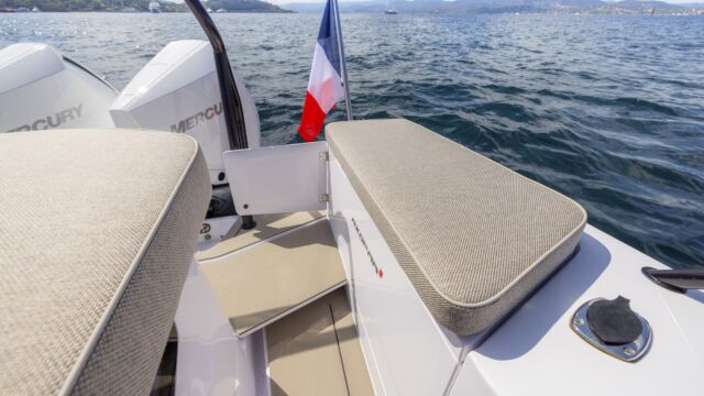 Axopar 37 XC Cross Cabin Mediterrana Edition Axopar 37 Eyachts Mediterrana