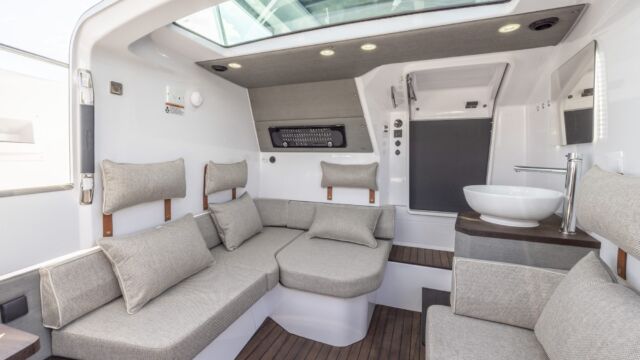 Axopar 37 XC Cross Cabin Mediterrana Edition Axopar 37 Eyachts Mediterrana