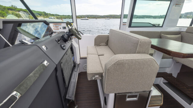 Axopar 37 XC Cross Cabin Mediterrana Edition Axopar 37 Eyachts Mediterrana