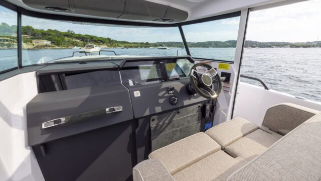 Axopar 37 XC Cross Cabin Mediterrana Edition Eyachts Axopar 37 Mediterrana