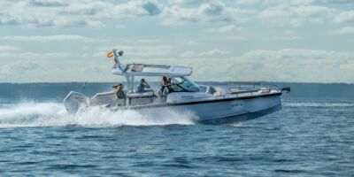 Axopar 29 sun Top driving