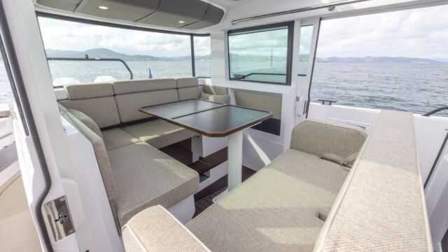 Axopar 37 XC Cross Cabin Mediterrana Edition