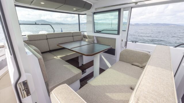 Axopar 37 XC Cross Cabin Mediterrana Edition