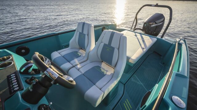 Axopar x Jobe Revolve XXII Spyder