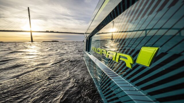 Axopar x Jobe Revolve XXII Spyder