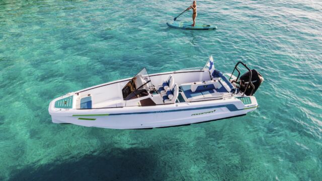 Axopar x Jobe Revolve Spyder