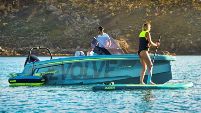 Axopar x Jobe Revolve XXII Spyder