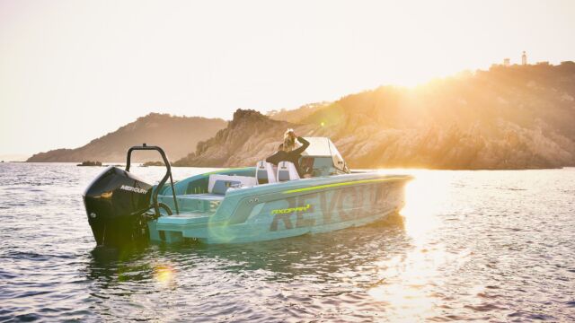 Axopar x Jobe Revolve XXII Spyder