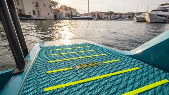 Axopar x Jobe Revolve XXII T-Top