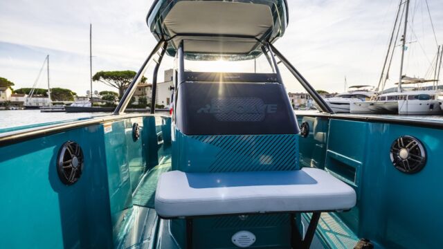 Axopar x Jobe Revolve XXII T-Top