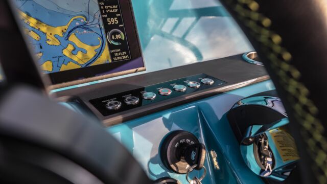 Axopar x Jobe Revolve XXII T-Top