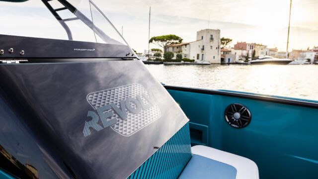 Axopar x Jobe Revolve XXII T-Top