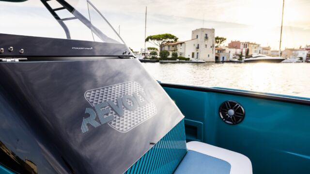 Axopar x Jobe Revolve XXII T-Top