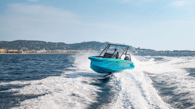 Axopar x Jobe Revolve XXII T-Top