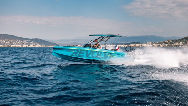 Axopar x Jobe Revolve XXII T-Top