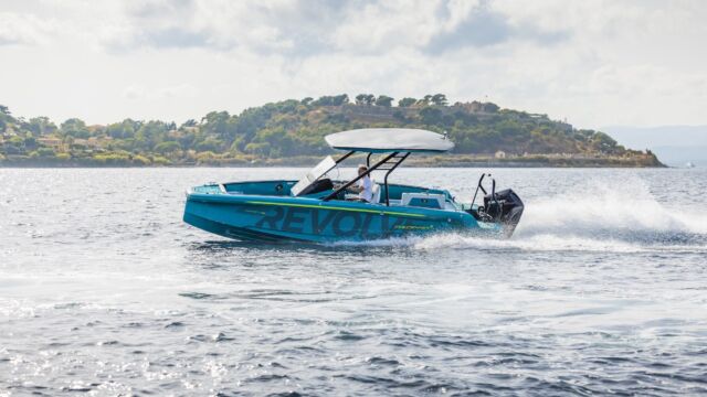 Axopar x Jobe Revolve XXII T-Top