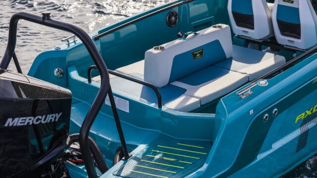 Axopar x Jobe Revolve XXII T-Top