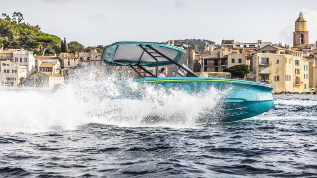 Axopar x Jobe Revolve XXII T-Top