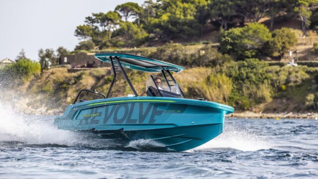 Axopar x Jobe Revolve XXII T-Top