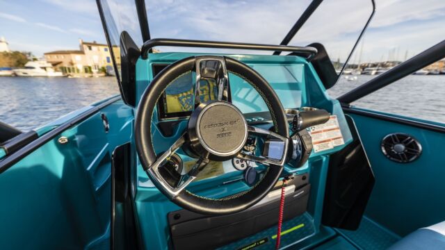 Axopar x Jobe Revolve XXII T-Top